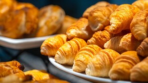 Free daily full breakfast - Sandy bay hotel (Elenite)