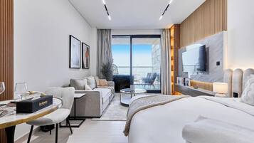 Premium-Studio, Kanalblick | Hochwertige Bettwaren, Verdunkelungsvorhänge, Bügeleisen/Bügelbrett