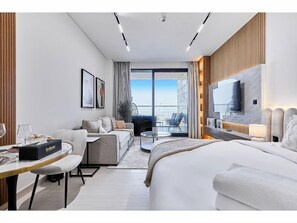 Premium-Studio, Kanalblick | Hochwertige Bettwaren, Verdunkelungsvorhänge, Bügeleisen/Bügelbrett