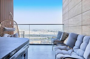 Balcony - bnbme - Trillionaire Residences - STUDIO (Dubai)