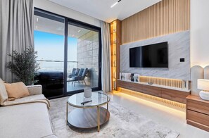 Premium-Studio, Kanalblick | Hochwertige Bettwaren, Verdunkelungsvorhänge, Bügeleisen/Bügelbrett