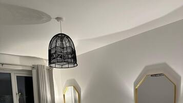 3 habitaciones, tabla de planchar con plancha y acceso a internet