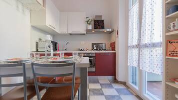 Leilighet, 2 soverom | Eget kjøkken | Kjøleskap, mikrobølgeovn, ovn og kokeplater