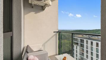 Deluxe Apartment, Hill View | Balcony