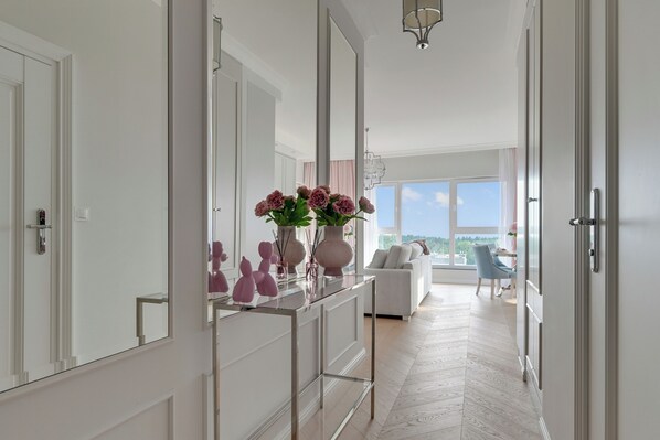 المنشأة من الداخل