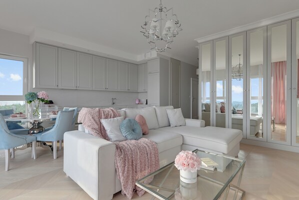 豪華公寓, 山景 | 起居區 | 35-吋平面電視，提供衛星頻道