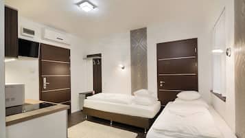 In-room safe, soundproofing, iron/ironing board, bed sheets