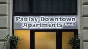 A sign for "Paulay Downtown Apartments" with a four-star rating. - Paulay Downtown Apartments (Budapest)