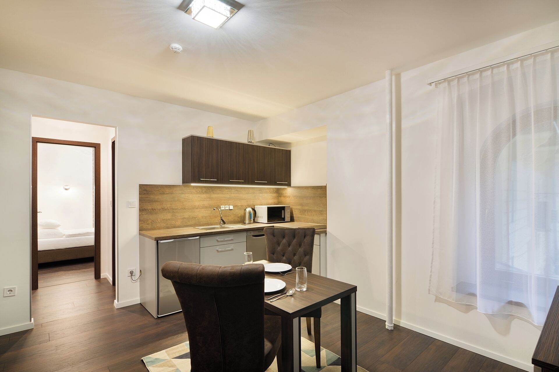 Apartment, Courtyard View | Living area | 32-inch flat-screen TV with cable channels