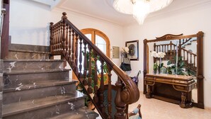 Interior - Beautiful home in Ariany (Ariany)