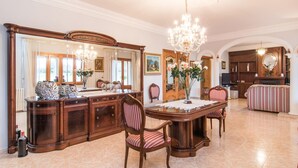 Interior - Beautiful home in Ariany (Ariany)
