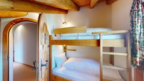 3 bedrooms, desk, free WiFi, bed sheets - Chesa Champagnoula Apartment – Attic Apartment in Celerina, Engadin. (Celerina/Schlarigna)