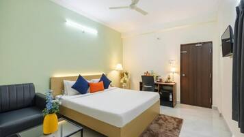 Deluxe Double Room | Desk, laptop workspace, free WiFi
