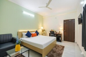 Deluxe Double Room | Desk, laptop workspace, free WiFi - Hotel Urban Stayz - HITEC City (Hyderabad)