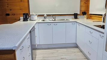 House, 3 Bedrooms, Balcony, Garden View | Interior