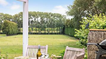 House, 3 Bedrooms, Balcony, Garden View | Outdoor dining