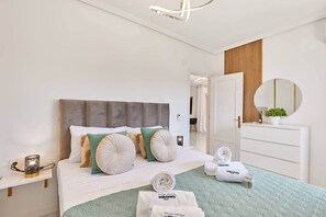 Iron/ironing board, free WiFi, bed sheets - Casa Loresa Gold - by Welcomely (Orihuela)