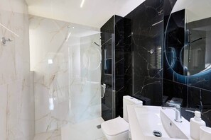 Hair dryer, towels, toilet paper - Casa Loresa Gold - by Welcomely (Orihuela)