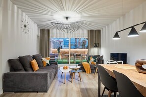 Televisor intel·ligent i estèreo 