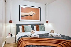 3 slaapkamers, een strijkplank/strijkijzer, gratis wifi, beddengoed