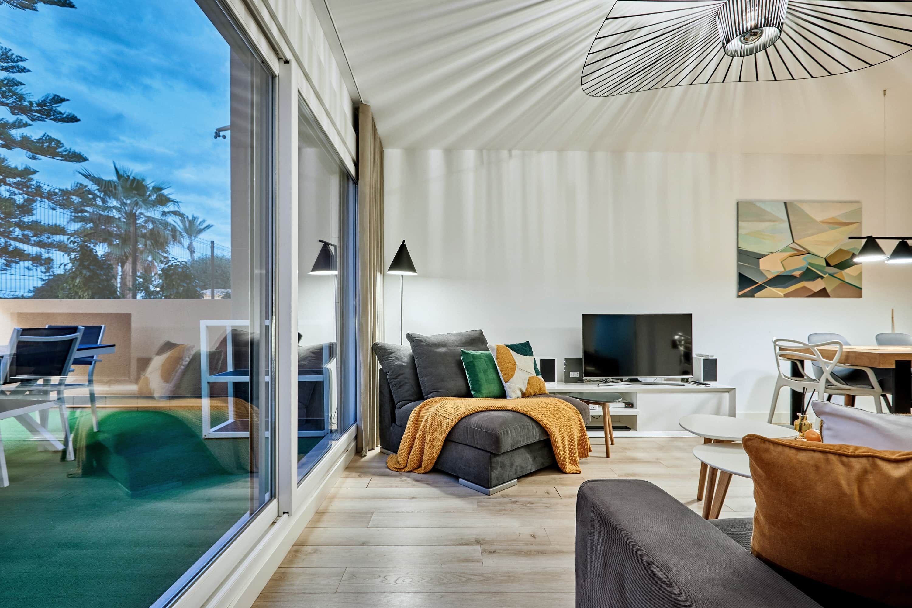 Televisor intel·ligent i estèreo 