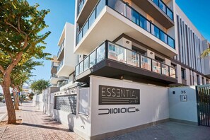 المنشأة من الخارج