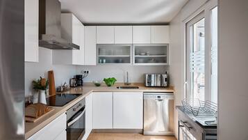 Fridge, microwave, oven, stovetop