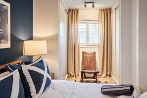 3 slaapkamers, een strijkplank/strijkijzer, gratis wifi, beddengoed