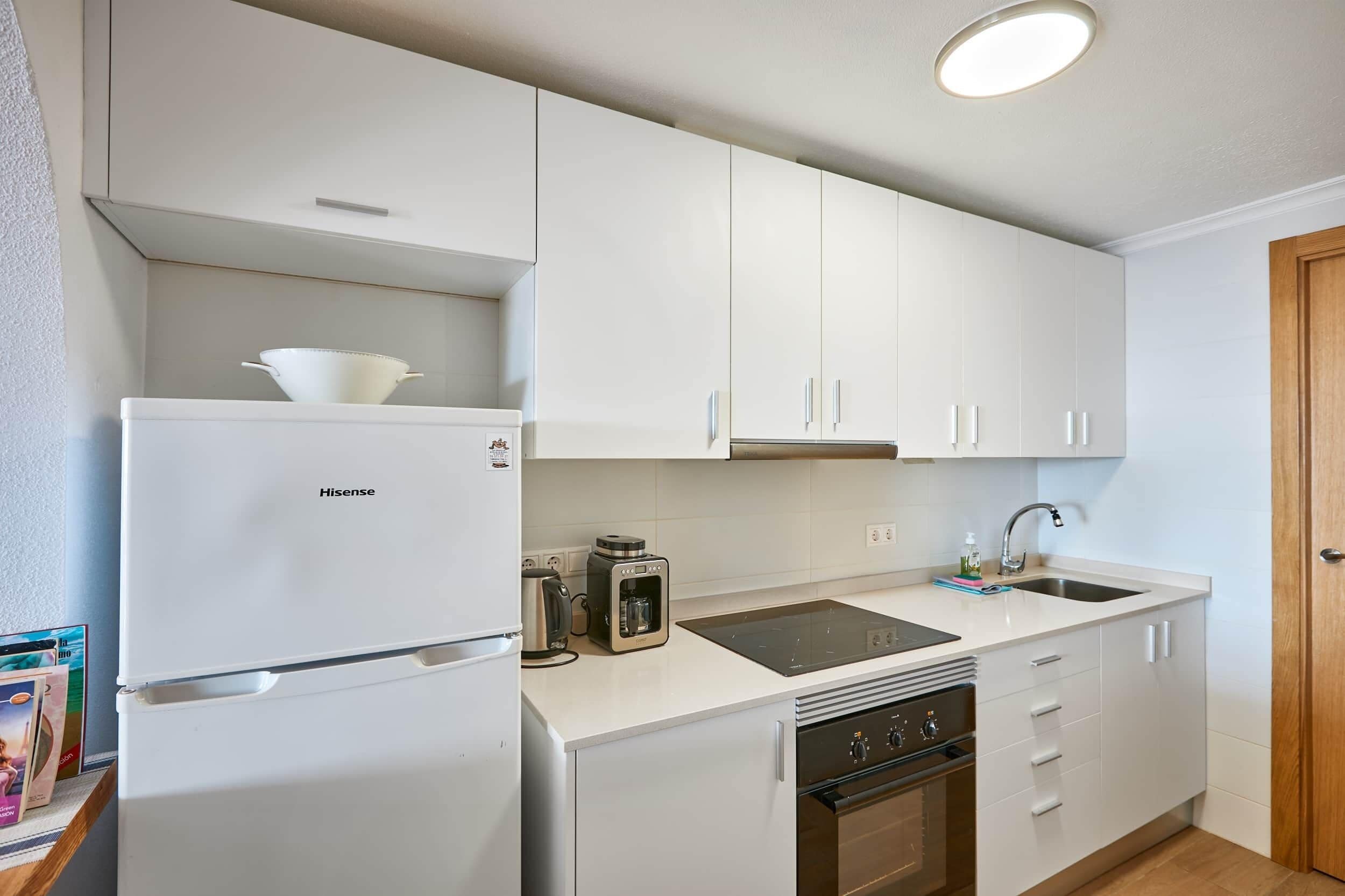 Fridge, oven, stovetop, electric kettle