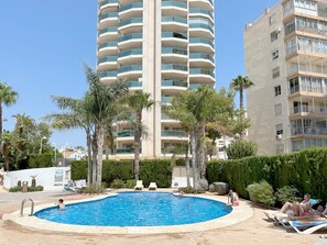 Unclassified image, 2 of 12, button - Esmeralda 13 (Calp)