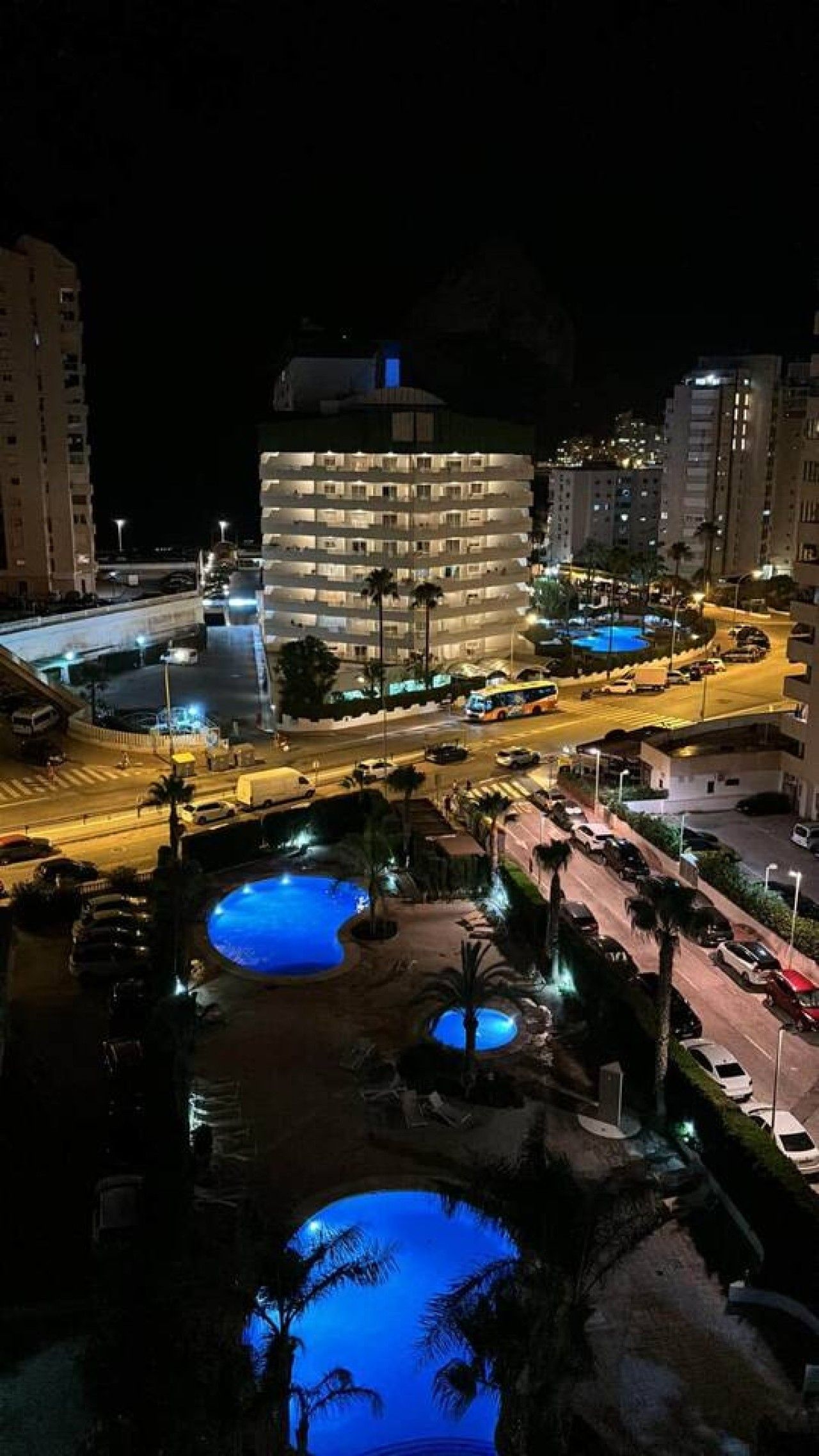 حمام سباحة