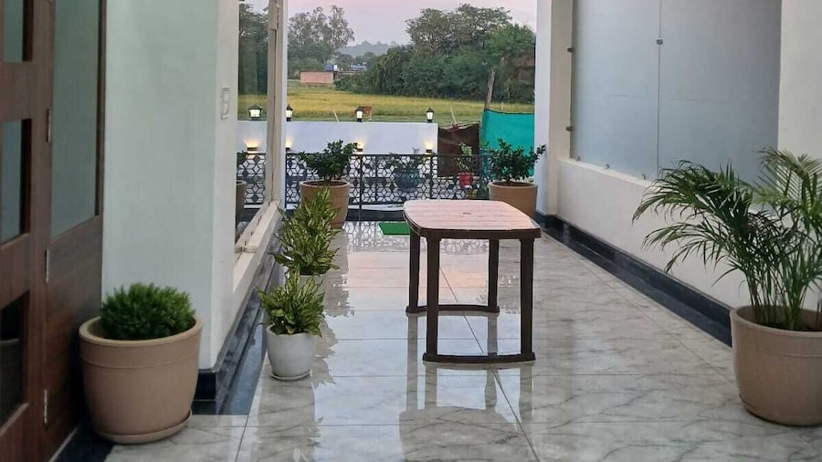 Aarav Hotel