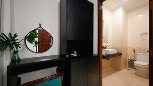 A bathroom with a toilet, sink, and shower area. - Hotel Trung Mai-Tân Bình (Ho Chi Minh City)