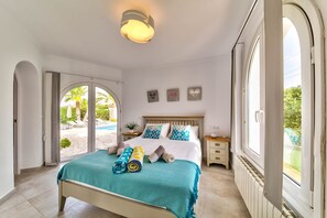 4 slaapkamers, een kluis op de kamer, een strijkplank/strijkijzer