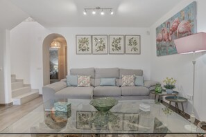 TV - Rural House 'Las Mimosas Ronda' with Mountain Views, Wi-Fi, and Air Conditioning (Ronda)