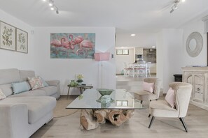 TV - Rural House 'Las Mimosas Ronda' with Mountain Views, Wi-Fi, and Air Conditioning (Ronda)