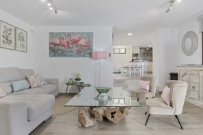 TV - Rural House 'Las Mimosas Ronda' with Mountain Views, Wi-Fi, and Air Conditioning (Ronda)