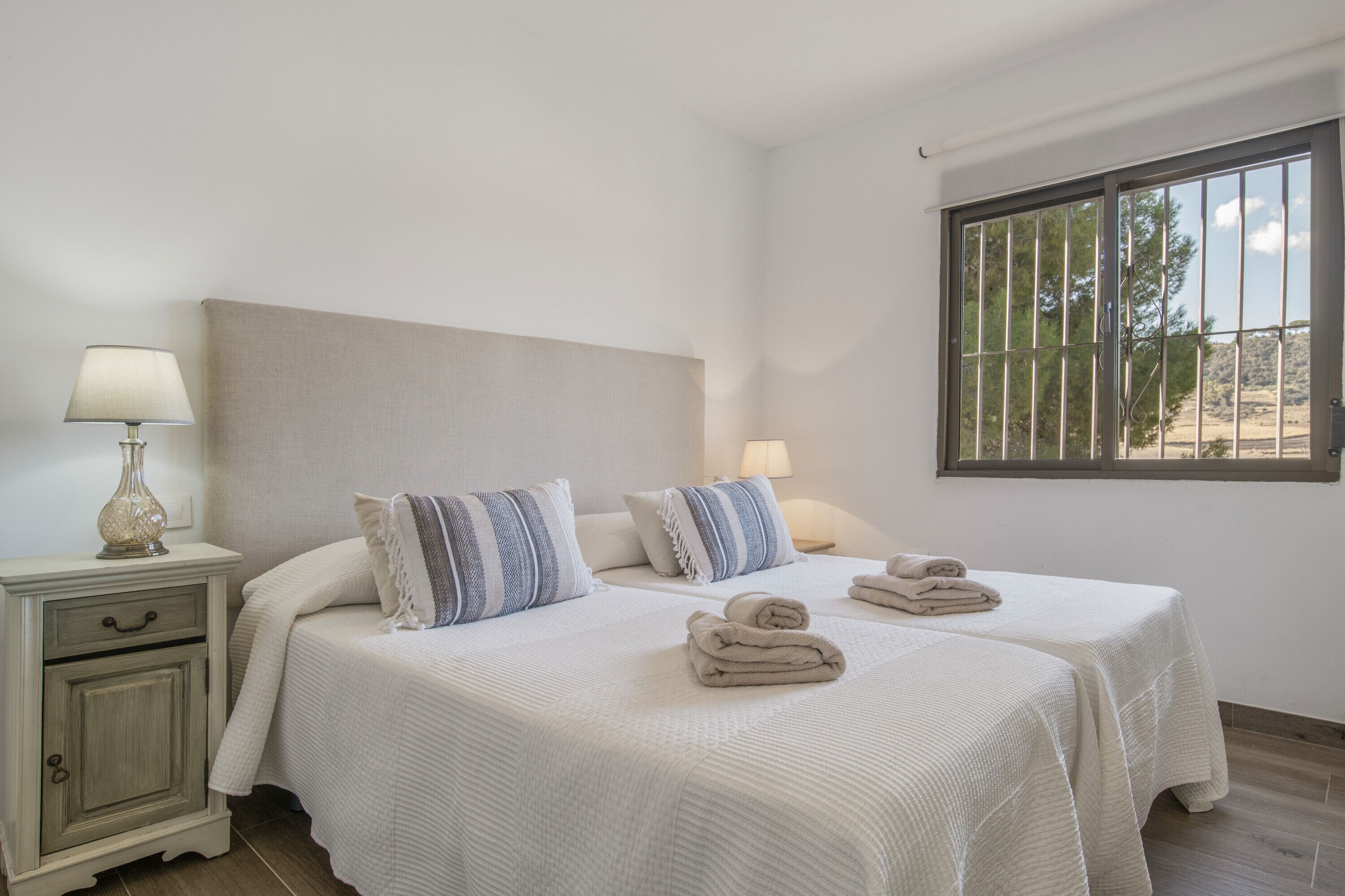 5 bedrooms, WiFi, bed sheets