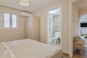 5 bedrooms, WiFi, bed sheets - Rural House 'Las Mimosas Ronda' with Mountain Views, Wi-Fi, and Air Conditioning (Ronda)