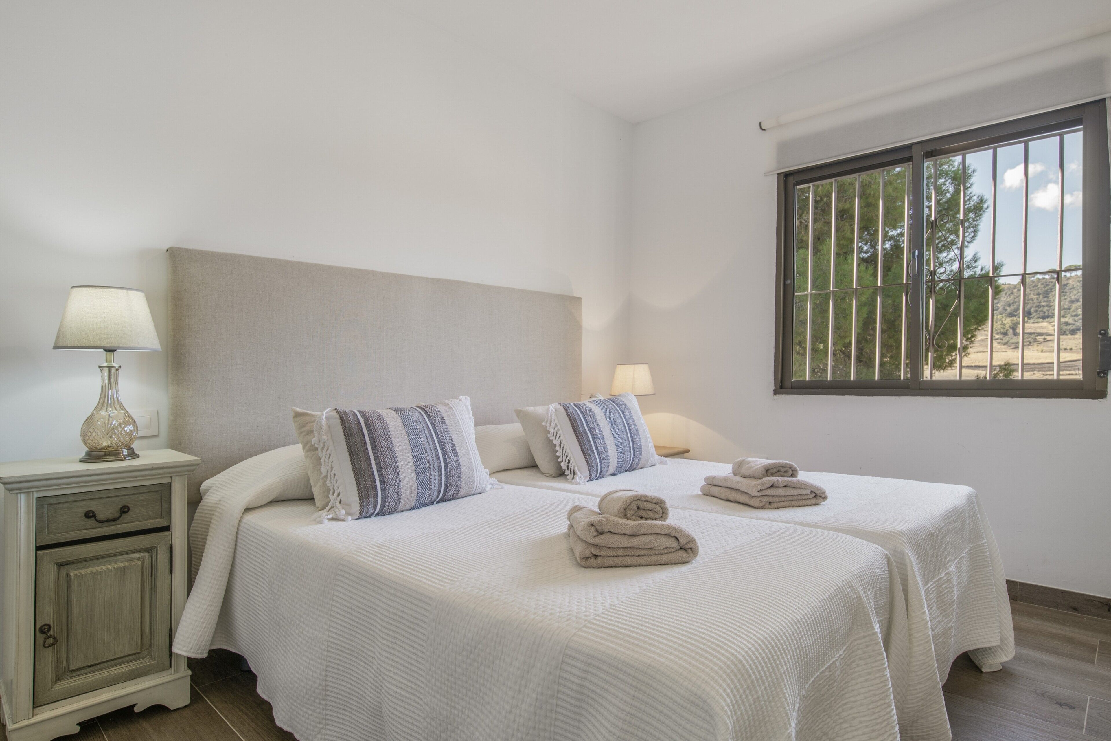 5 bedrooms, WiFi, bed sheets