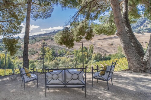 Country House 'Las Mimosas Ronda' with Mountain View, Wi-Fi and Air Conditioning