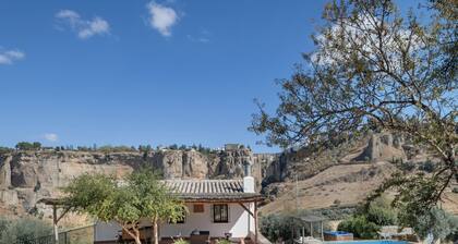 Landhaus 'El Puente Ronda' mit Seeblick, WLAN und Klimaanlage