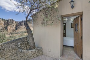 Exterior - Country House 'El Puente Ronda' with Lake View, Wi-Fi and Air Conditioning (Ronda)