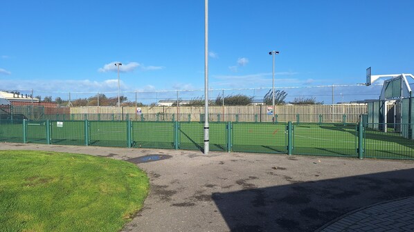 Ferienhaus, 3 Schlafzimmer, Raucher, Terrasse | Sportplatz