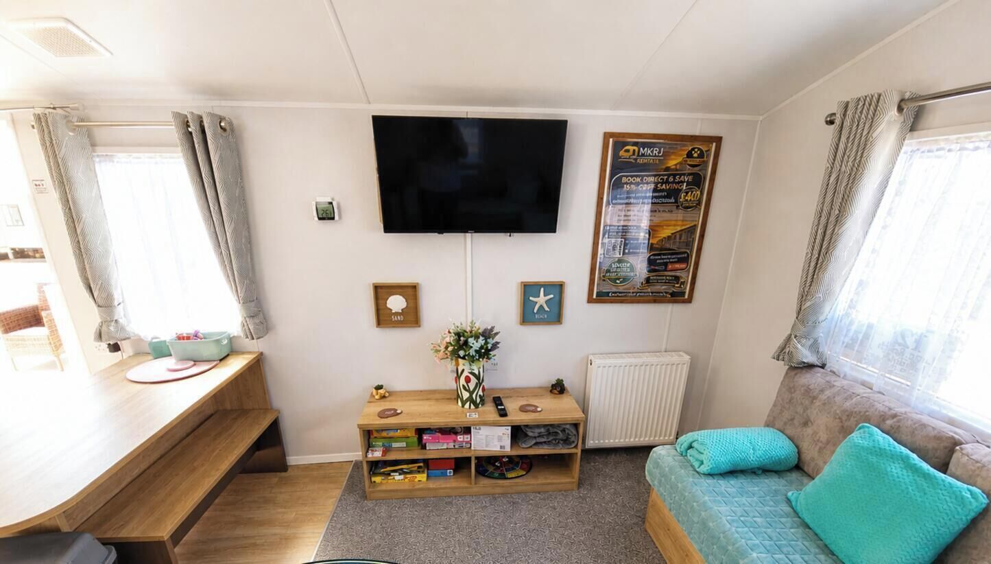 House, 3 Bedrooms, Smoking, Patio | Living room