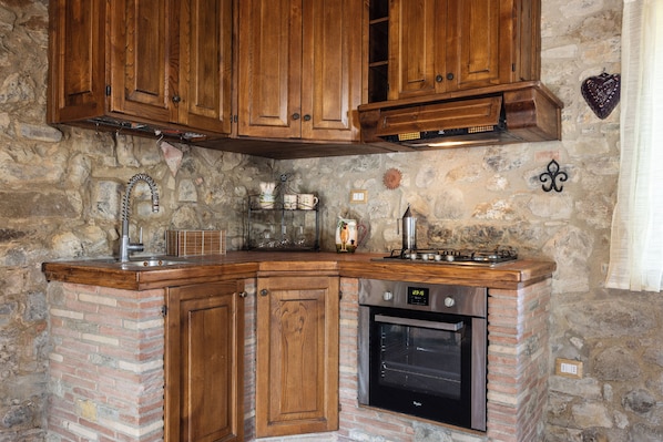 Cottage, 1 Double Bed | Private kitchen | Fridge, oven, stovetop, espresso maker - La Casina Honeymoon Cottage Badia Agnano (Bucine)