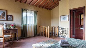 Cottage, 1 Double Bed | Free cribs/infant beds, rollaway beds, free WiFi, bed sheets