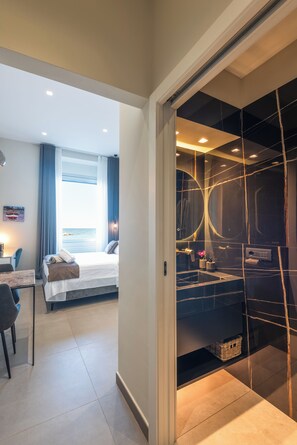 1 bedroom, in-room safe, desk, iron/ironing board