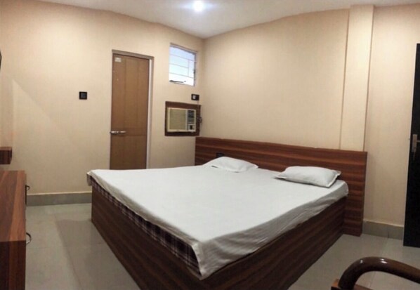 Chambre Double, vue ville | Wi-Fi gratuit