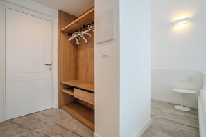 Habitación doble Confort | Baño | Regadera, secadora de cabello, toallas, jabón